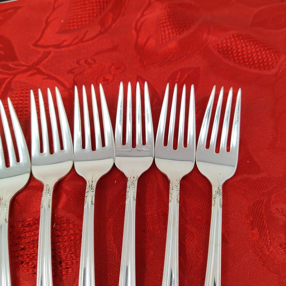 8X SF Salad Forks May Queen Holmes & Edwards Silverplate Flatware No Monogram - Picture 6 of 10